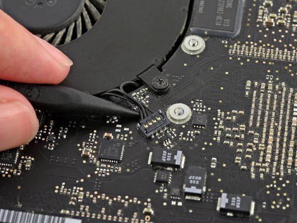 Image 1/3: Be sure to only pry up on the connector itself '''not on the socket''' or you may damage the machine.