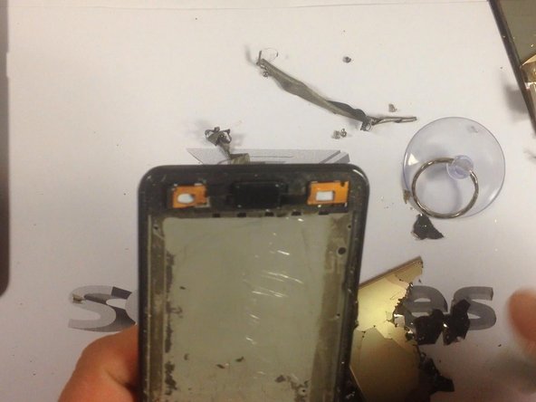 Clean the frame from the remains of tape.