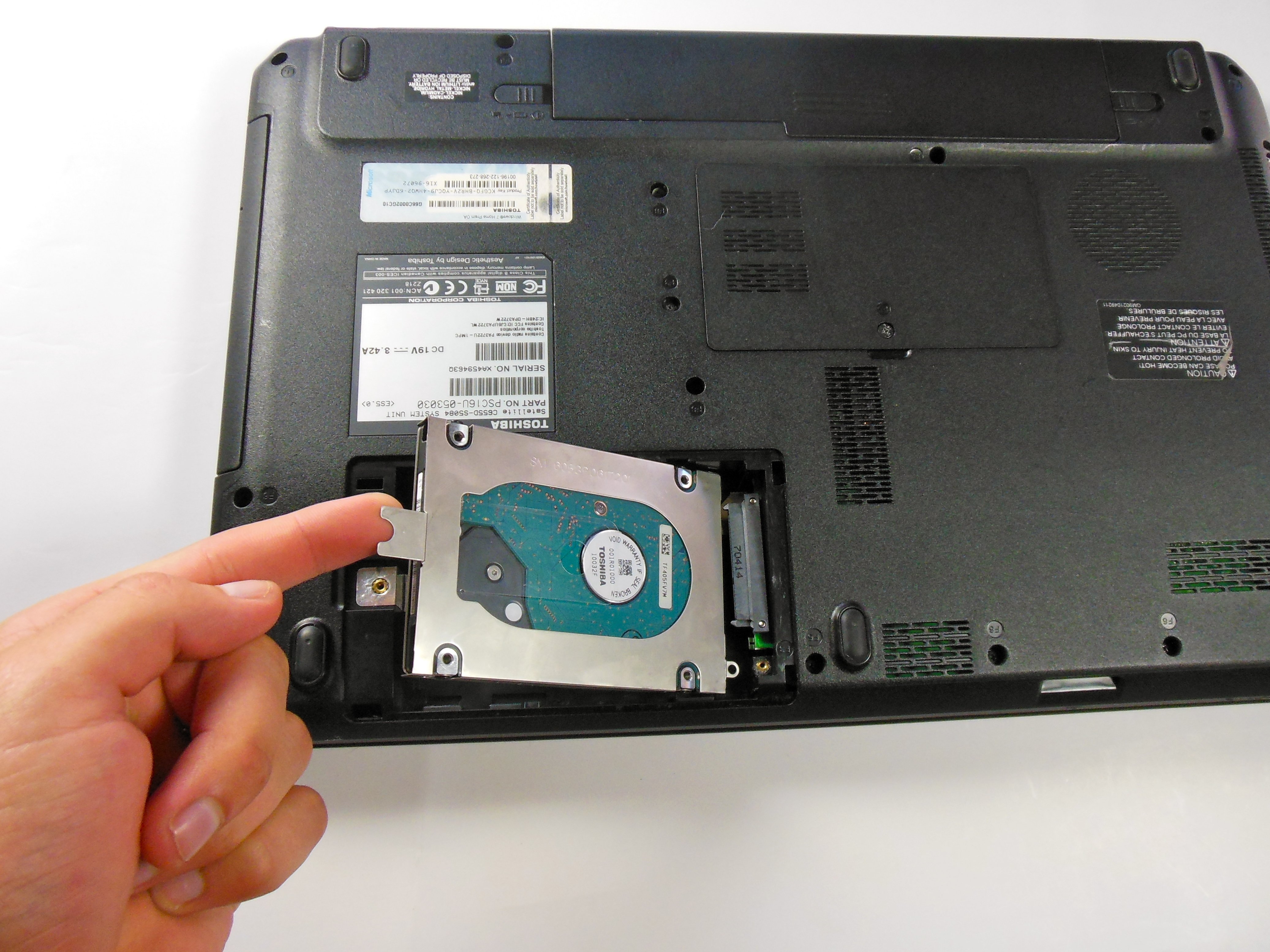 Toshiba Satellite C655D-S5084 Hard Drive Replacement - iFixit  Reparaturanleitung