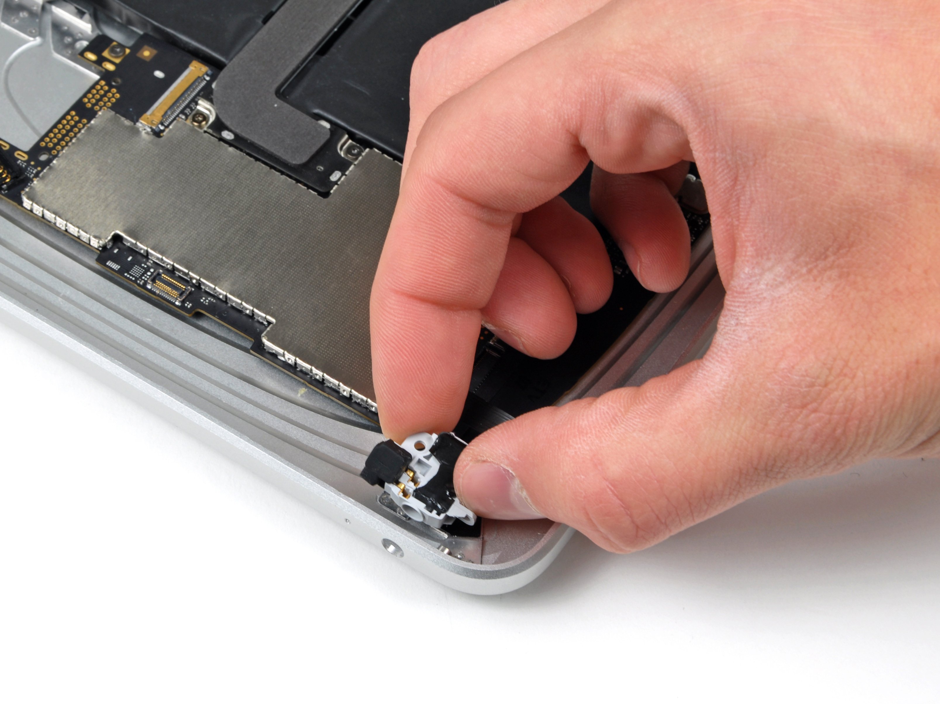 iPad 3G Headphone Jack/Microphone Assembly Replacement iFixit Repair