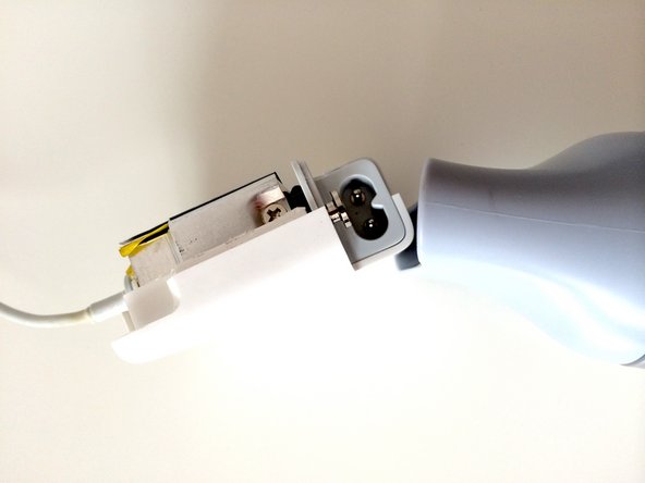 Image 1/2: Give it a bit of screwdriver action if it's stubborn like mine was.