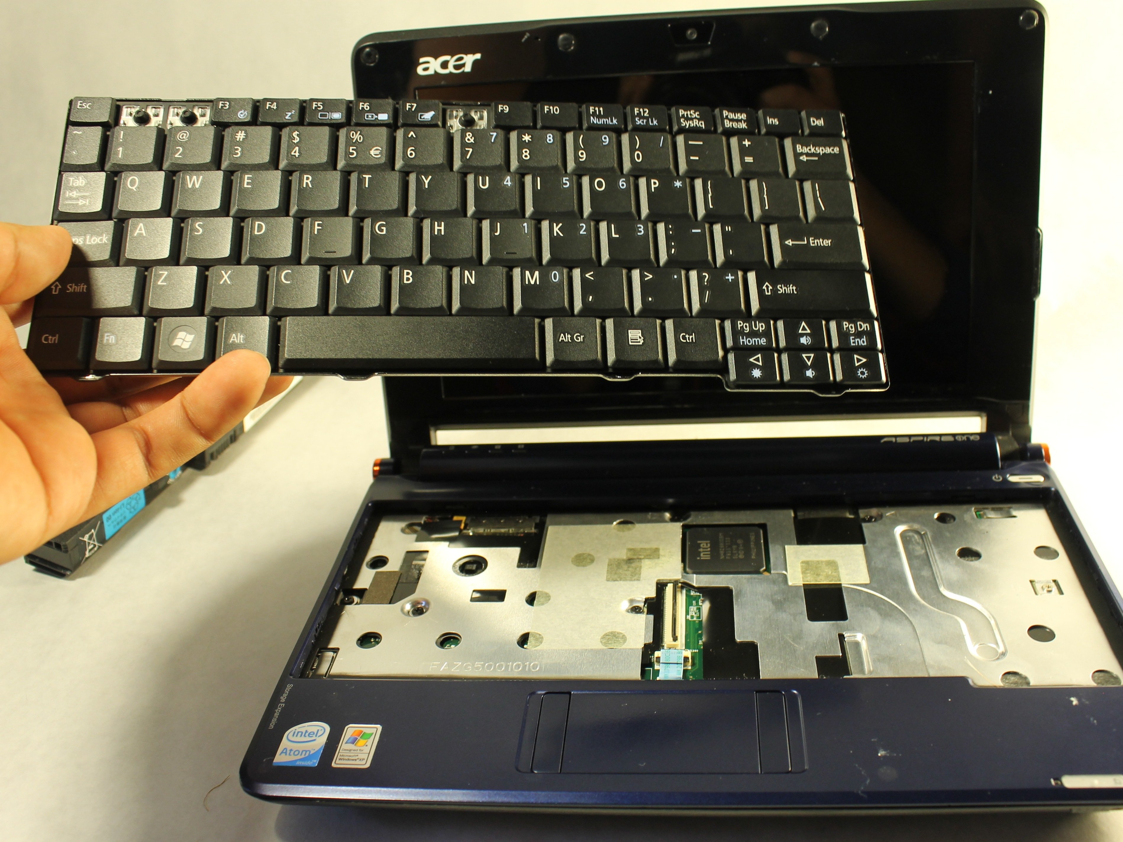 Acer Aspire One A150-1570 Keyboard Replacement - iFixit Repair Guide