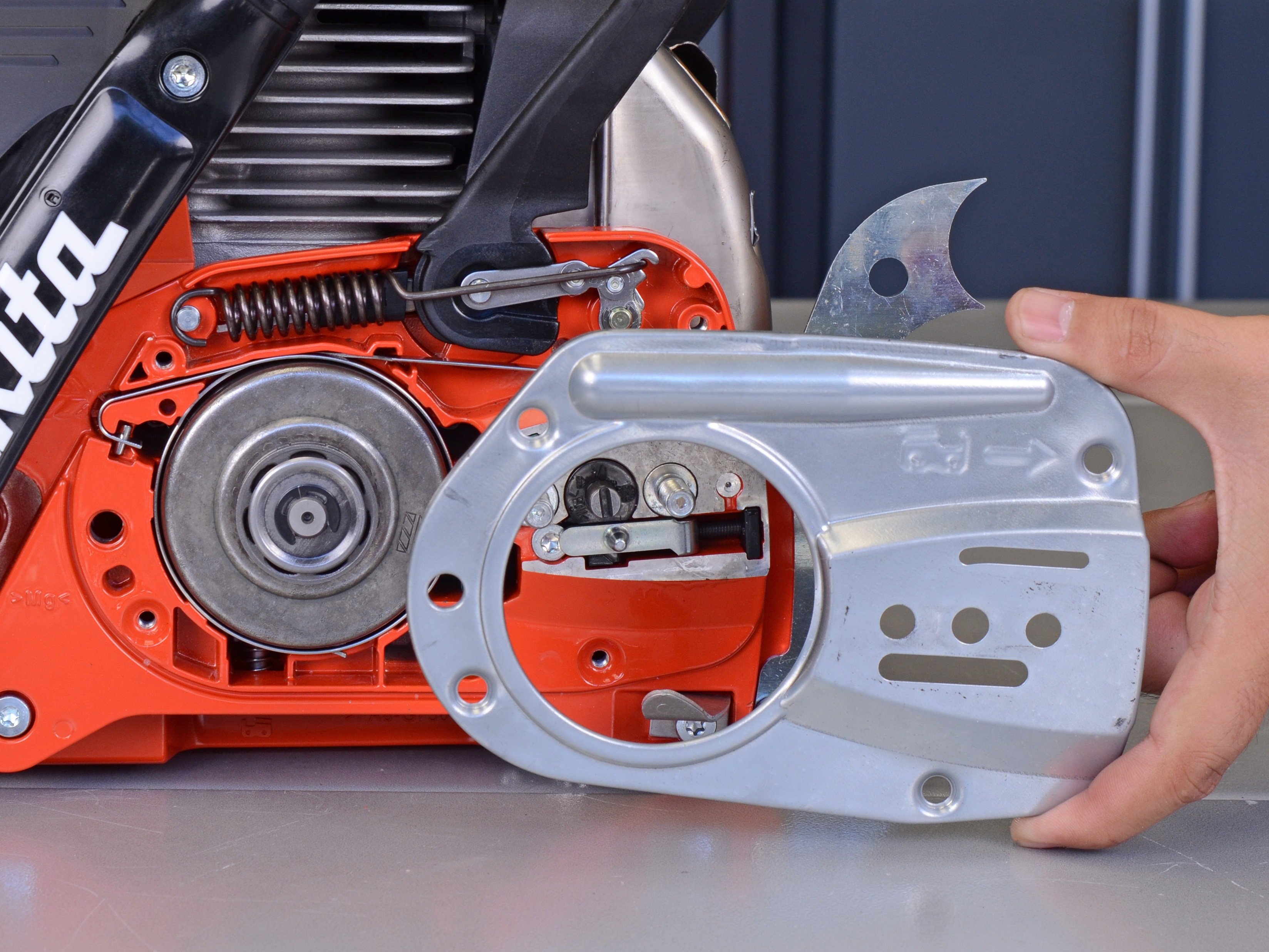 Makita Chain Saw EA6100PR 2017 Chain Brake Cover Replacement iFixit Repair Guide