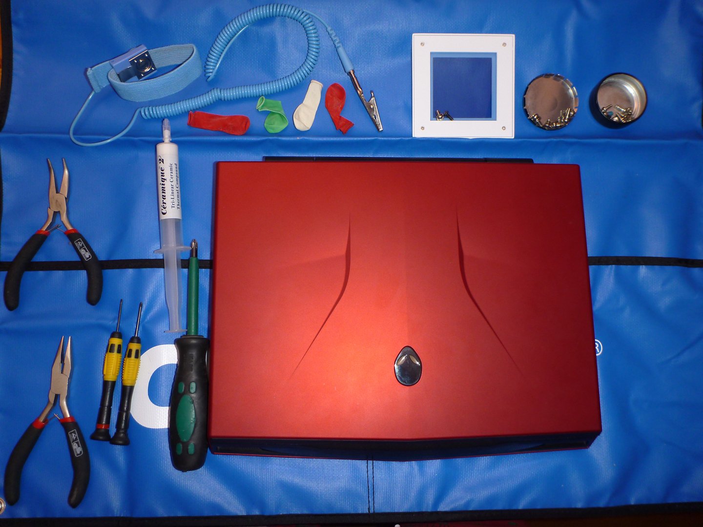 Alienware M11xR3 Disassembly and Cleaning iFixit Repair Guide