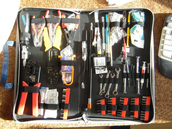 Image 2/3: You will need a spudger to remove the keys. An IC mounting tool can be helpful in replacing them.