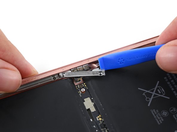 Image 3/3: As expected, that's quite a bit less than the 38.8 Whr capacity of the larger [https://www.ifixit.com/Teardown/iPad+Pro+Teardown/52599#s115509|new_window=true|iPad Pro]—but fractionally ''better'' than the [https://www.ifixit.com/Teardown/iPad+Air+2+Teardown/30592#s71659|iPad Air 2]'s 27.62 Whr. Still, all three models have roughly the same estimated battery life.