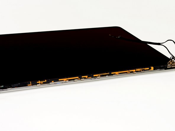 Image 2/2: But differences start popping up as soon as the clutch cover comes off. The array of antennas underneath the clutch cover looks a lot more involved than in previous generations.