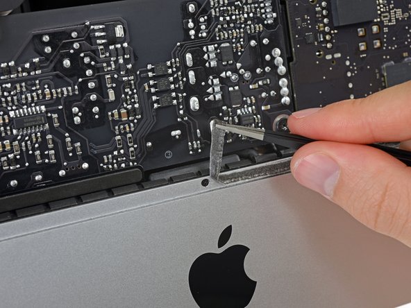 Image 2/2: One 1.7 mm screw