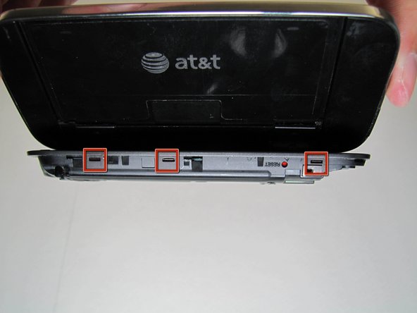 گیره‌های اطراف بدنه‌ی گوشی