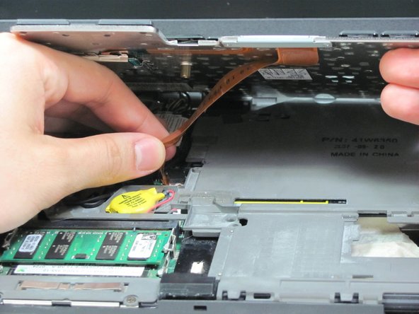 Image 1/2: The keyboard is now disconnected.