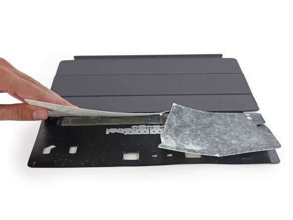 Image 2/3: The brains of the operation is Apple's latest go-to microcontroller for [https://www.ifixit.com/Teardown/Magic+Keyboard+Teardown/50995#s111293|peripheral|new_window=true] [https://www.ifixit.com/Teardown/Magic+Trackpad+2+Teardown/51032#s111317|input|new_window=true] [https://www.ifixit.com/Teardown/Magic+Mouse+2+Teardown/51058#s111364|devices|new_window=true]: