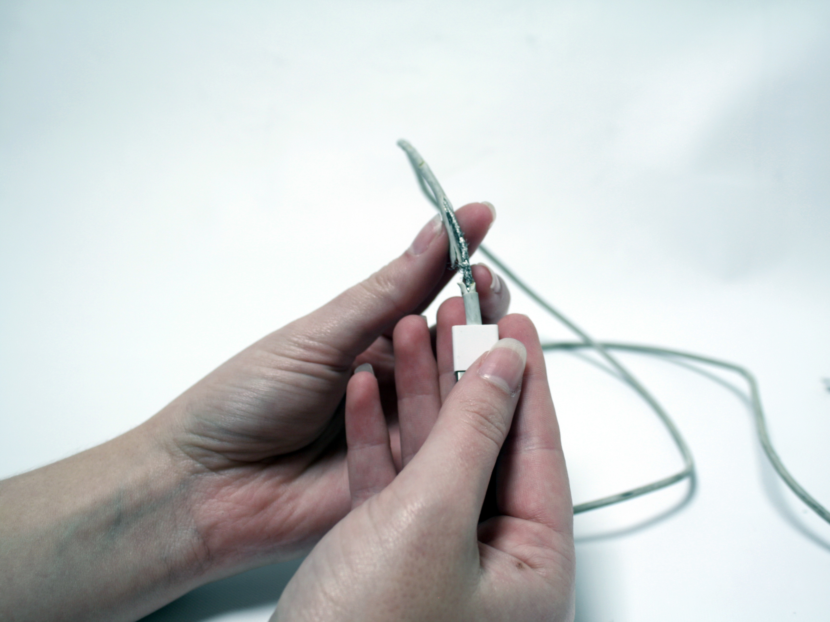 Repairing a Frayed Apple Lightning Charger - iFixit Repair Guide