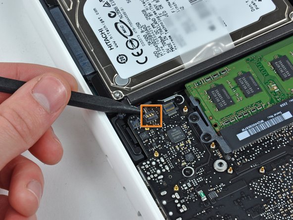 Image 2/2: These connectors are very delicate and easily broken.