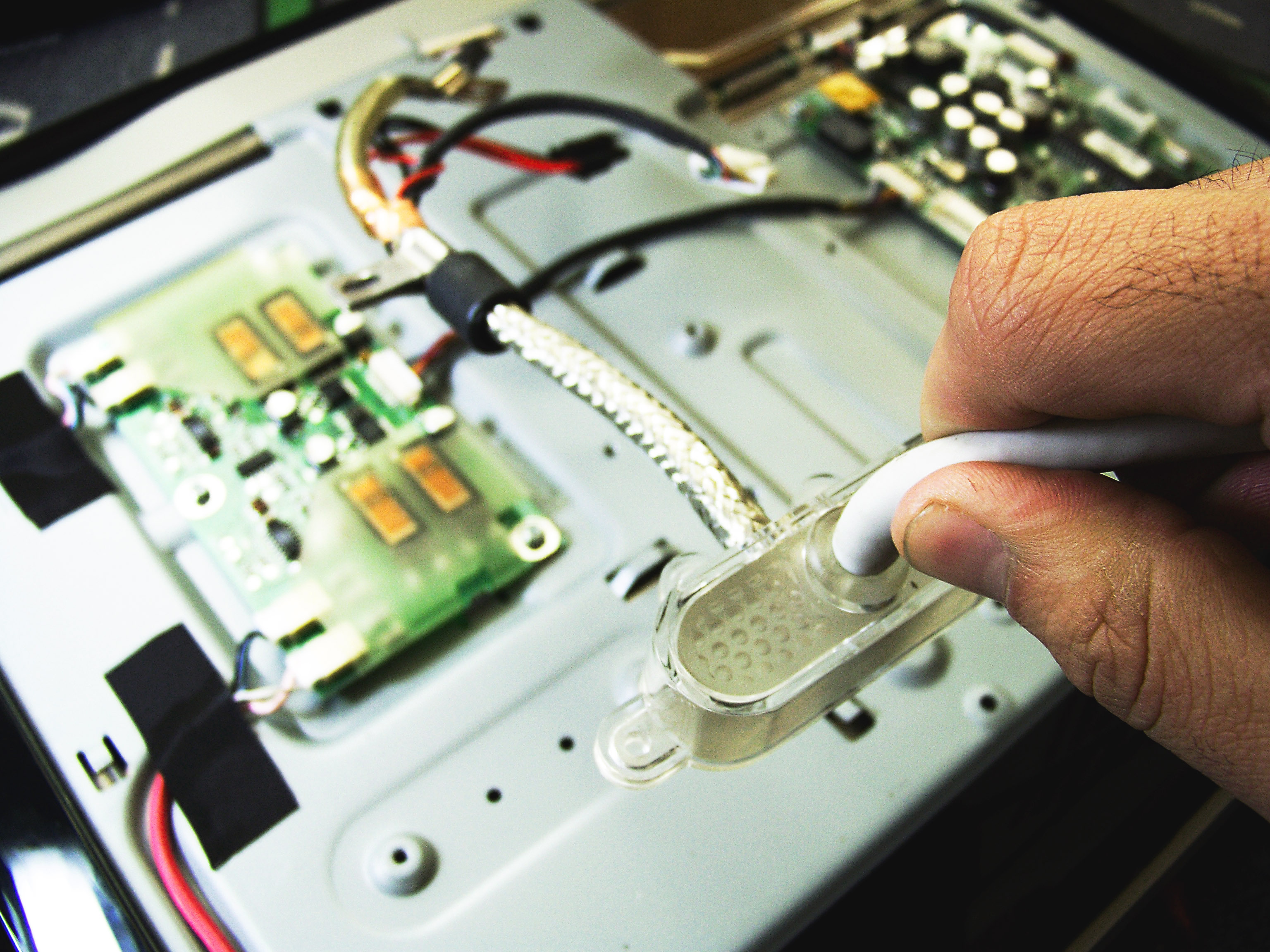 Apple Studio Display M7649 ADC Cable Replacement iFixit Repair Guide