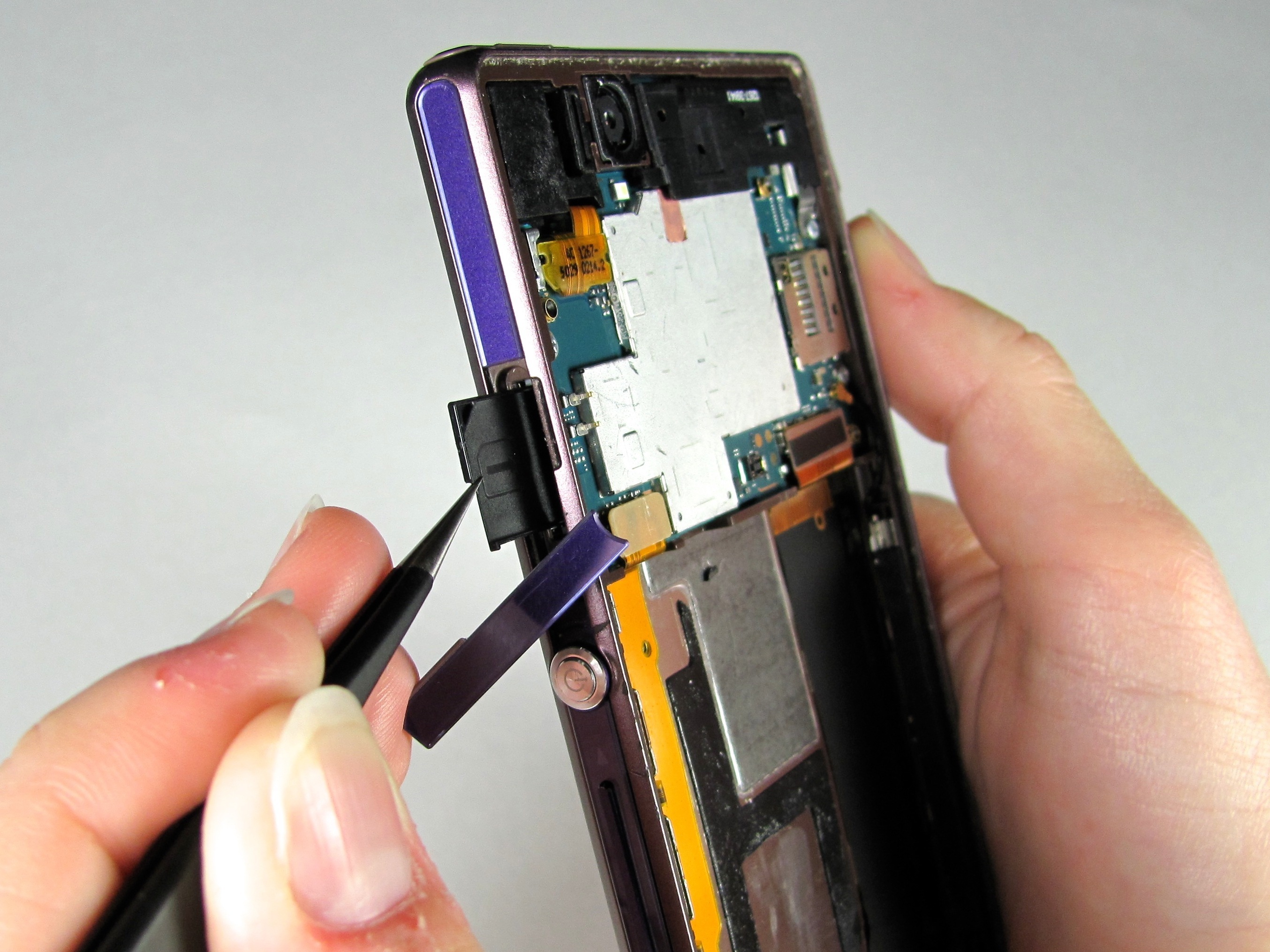 Sony Xperia Z SIM Card Replacement - iFixit Repair Guide