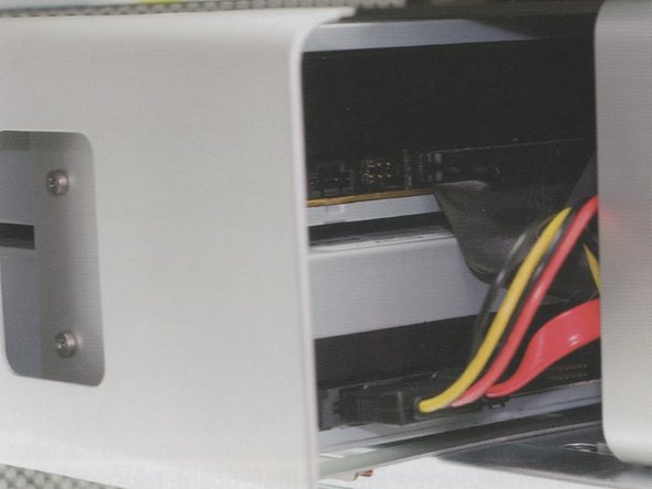 Image 1/1: Warning: Carefully route the cabling so that it is not pinched or disconnected when fitting the carrier into the optical bay.