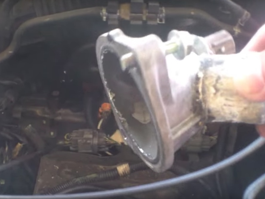 19992004 Honda Odyssey Thermostat Replacement (1999, 2000, 2001, 2002