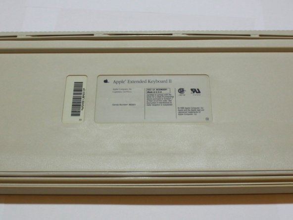 Image 2/2: Be '''extremely careful''' when working with vintage plastics. They are very brittle and can break easily.