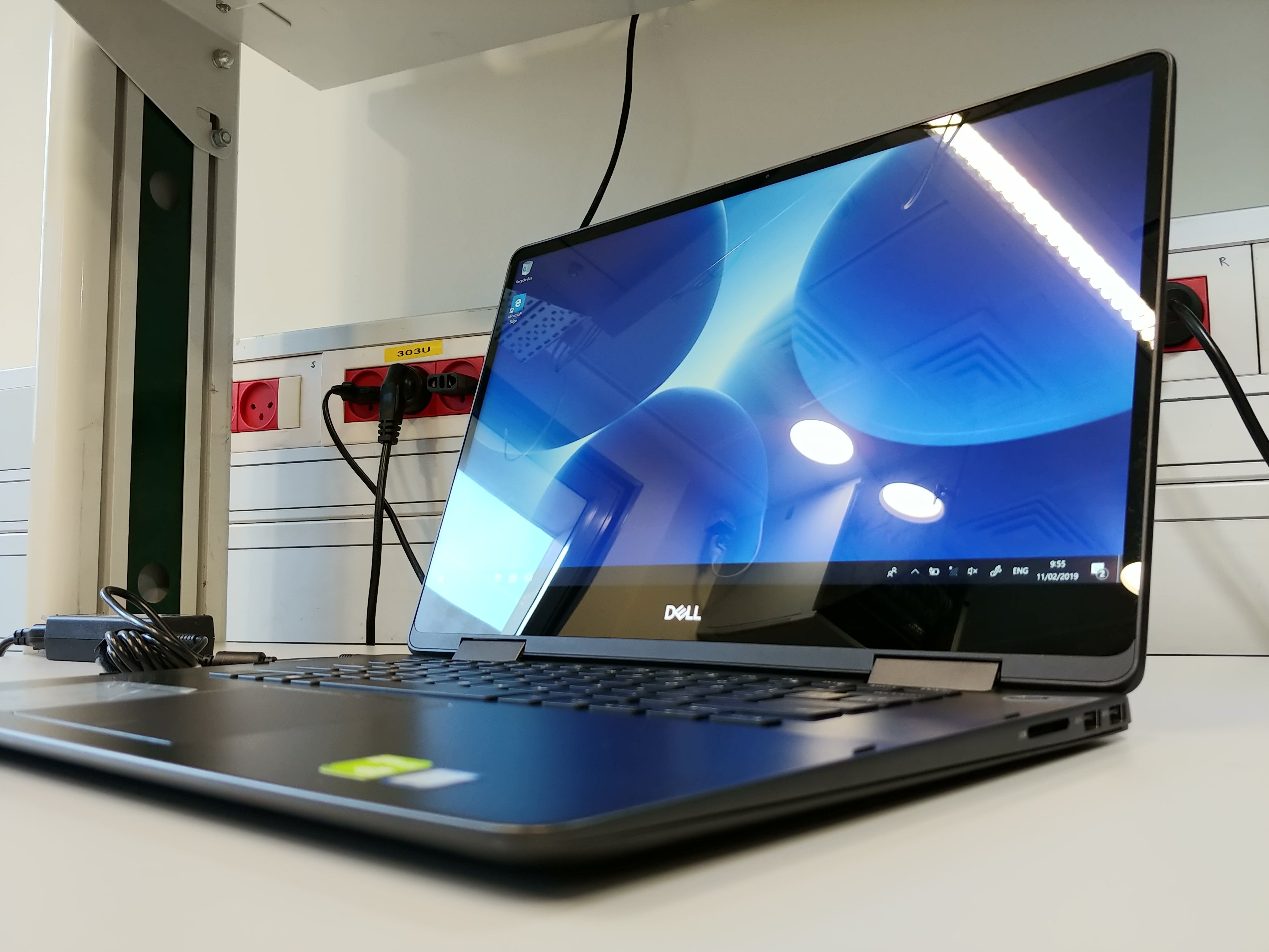 Dell Inspiron 7586 2 in 1 Unboxing Teardown - iFixit