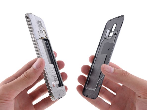 Peeling the back off this phone is easier than peeling a banana; the only tool required is an opposable thumb.