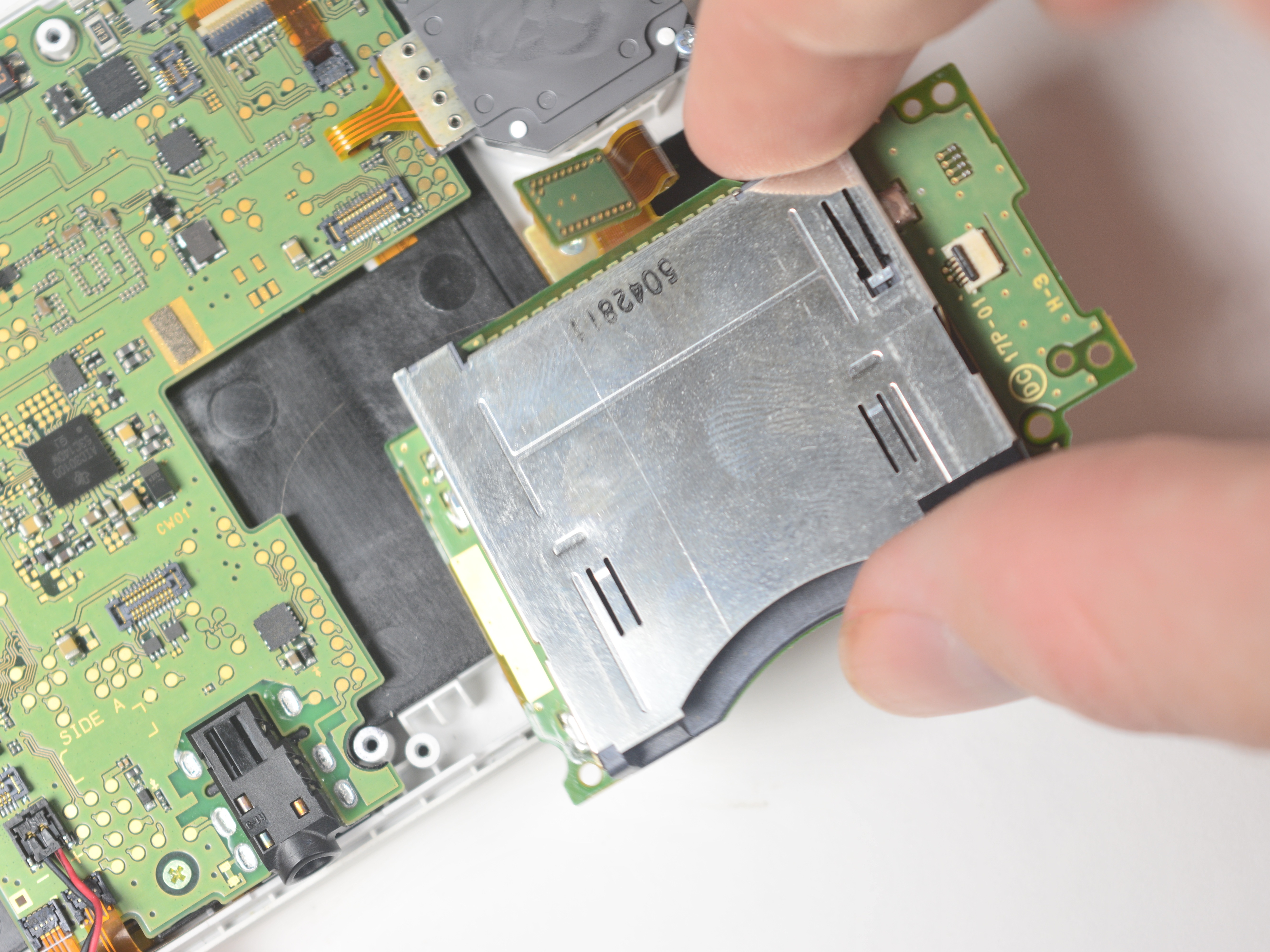 Nintendo 3DS 2015 Gamecard Reader Replacement iFixit Repair Guide
