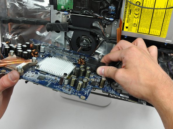 Image 1/1: It may be helpful to wiggle the connector while pulling it.