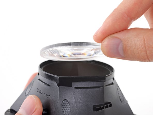 Image 2/3: Unlike the [https://www.ifixit.com/Teardown/Oculus+Rift+CV1+Teardown/60612#s126966|hybrid lenses|new_window=true] we encountered in the Oculus Rift, the Vive's lenses ''appear'' to have a uniform contour. It seems that HTC opted to control focus through adjustment of the eye relief.