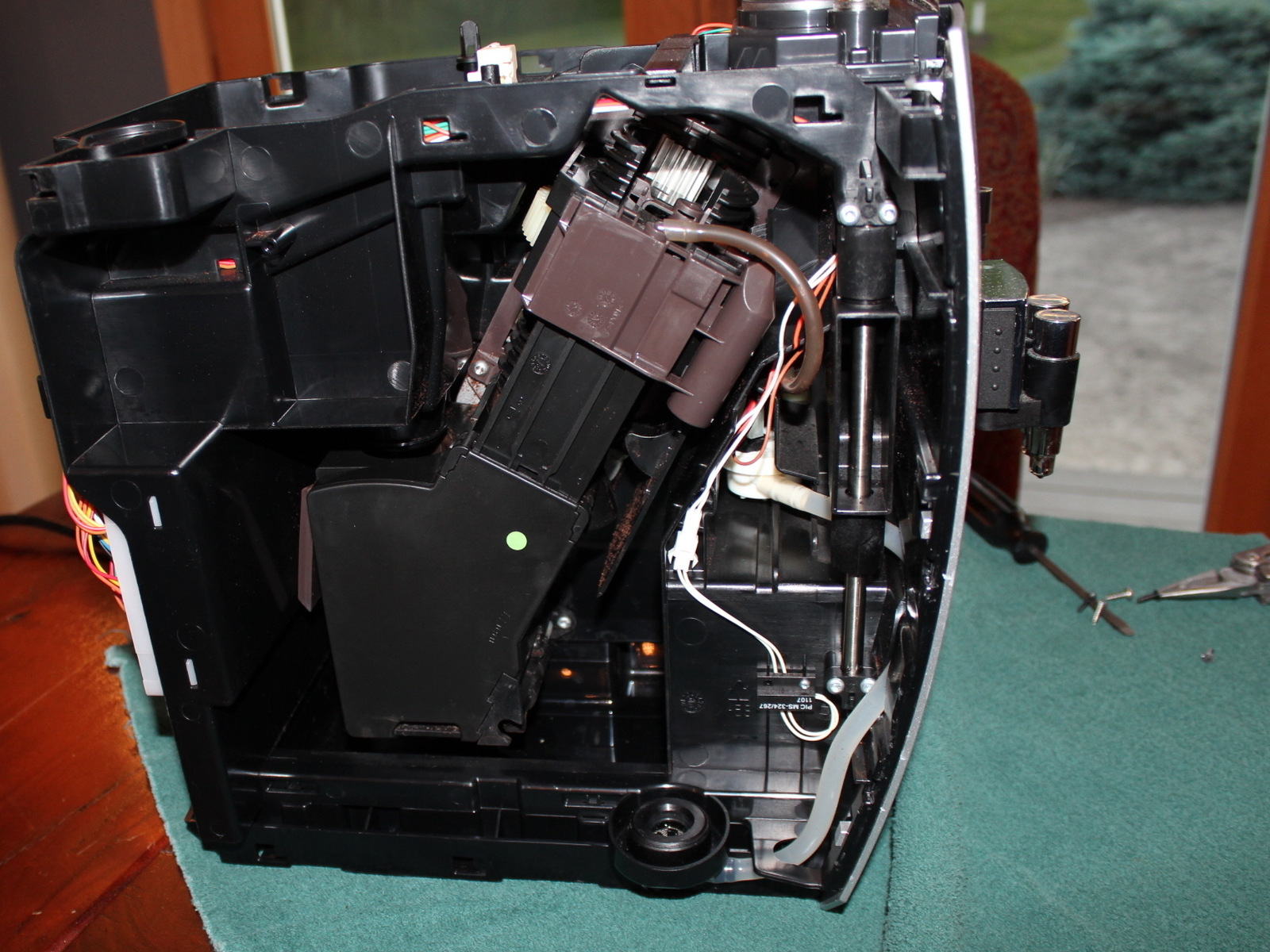 Jura Capresso IMPRESSA J5 Brewgroup Disassembly iFixit Repair Guide