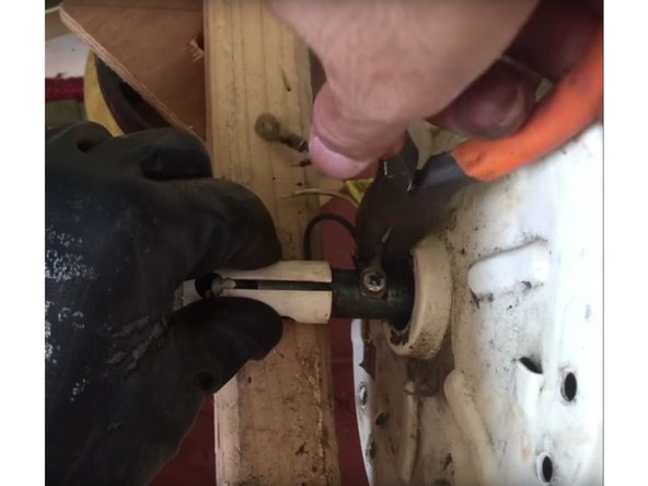 Replacing the ball bearing in Squeaky Ceiling Fan - iFixit Repair Guide