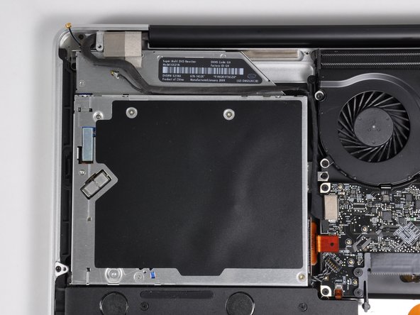 Image 1/3: The internal design of this machine is pretty consistent with the 15" MacBook Pro. We'll be posting some part comparison shots later to show relative sizing.