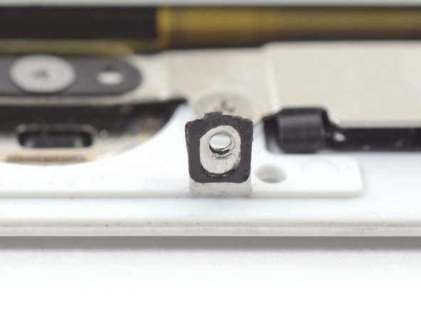 If the gaskets are misaligned, use tweezers to carefully recenter them.