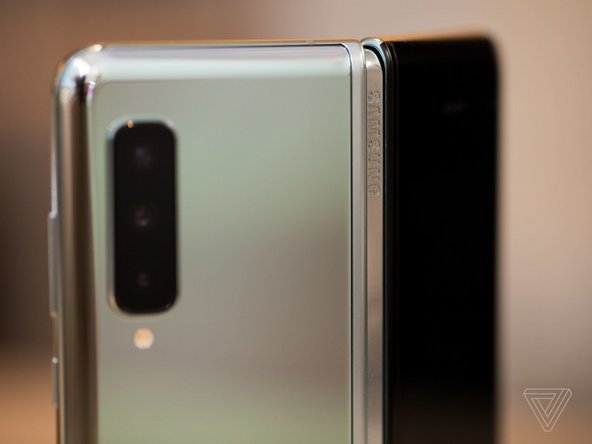 Back hinge on the Samsung Galaxy Fold