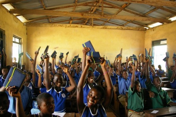 Students using Worldreader Kindle e-readers