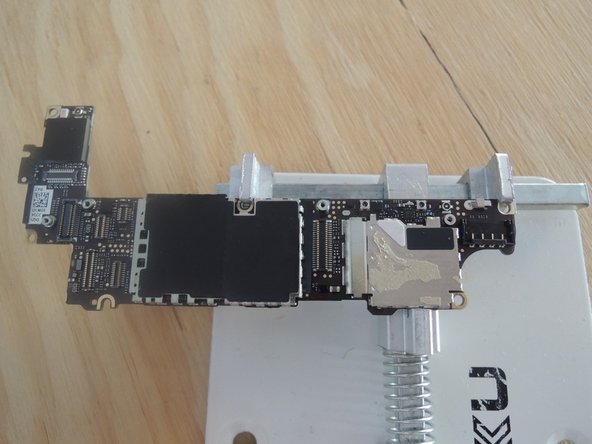 Image 2/3: Protect the logic board with ''Kapton tape'' that has good insulating and temperature characteristics (temperature range: −269 to +400 °C).