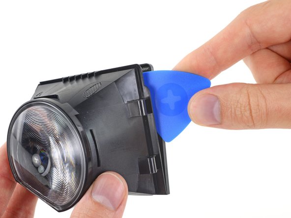 Image 1/3: Each display measures ~91.8 mm diagonally, which translates to ~447 ppi. For comparison, the Rift CV1 has ~456 ppi due to a slightly smaller display (90 mm) that still packs the same resolution as the Vive.