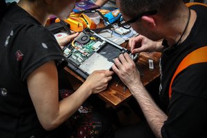 iFixit Is Going to London’s Fixfest