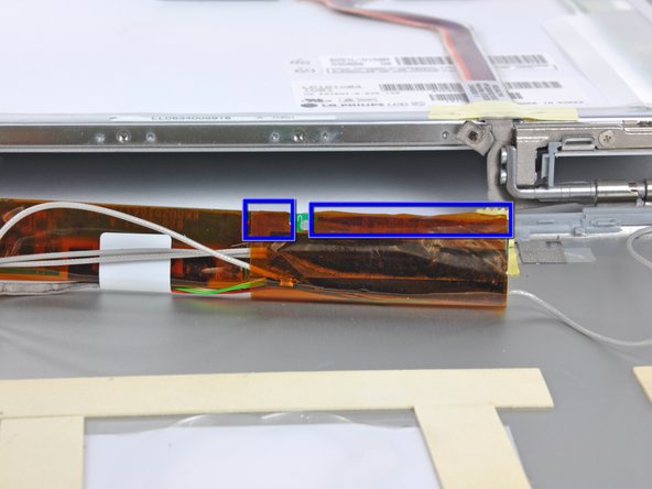 Image 1/1: Separate the antenna board from the display inverter.