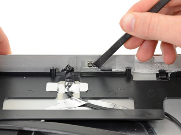 Image 2/2: Good ol' [product|IF145-002|spudger] would never let a friend like Mic down.