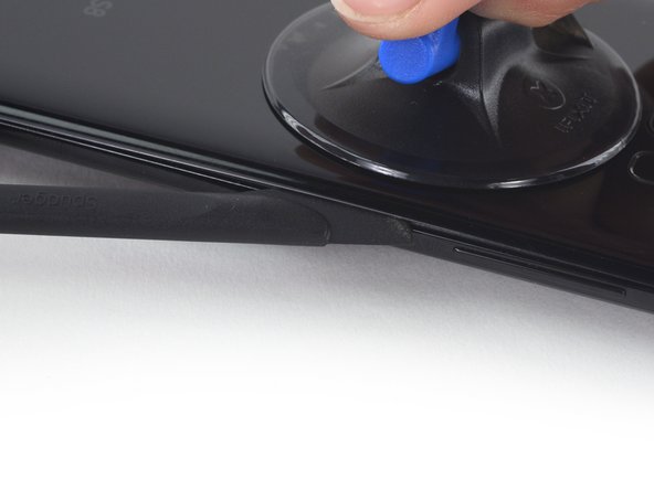 吸盤カップはガラスのカーブした部分には装着できません。