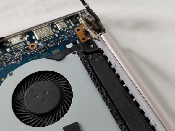 بیرون کشیدن لولای قطعه صفحه نمایش