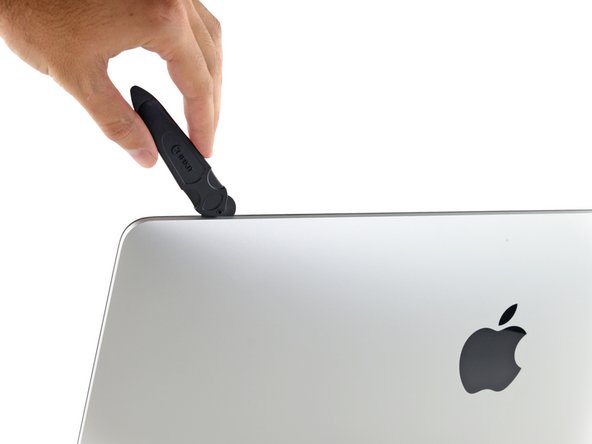 Image 2/3: Just as with the [https://www.ifixit.com/Guide/iMac+Intel+21.5-Inch+EMC+2805+Display+Replacement/27840#s67766|previous generation|new_window=true], the display cables on the new iMac keep the opening procedure from being totally painless.