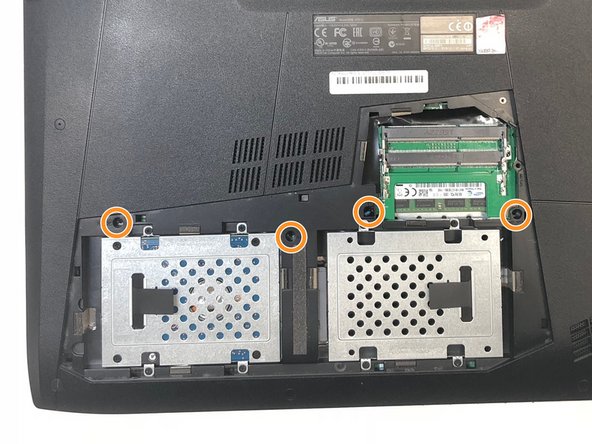 باز کردن 4 پیچ 5.2 میلیمتری زیر پنل مرکز